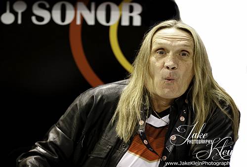 Nicko McBrain signing autographs for SONOR drums
