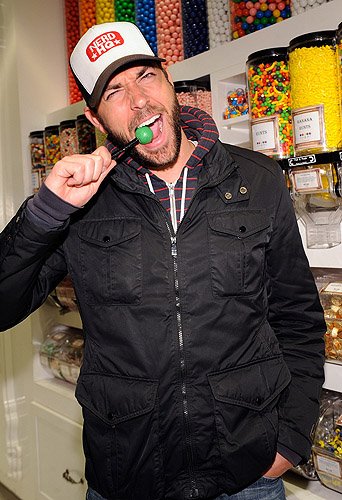 Zachary_Levi_at_Sugar_Factory