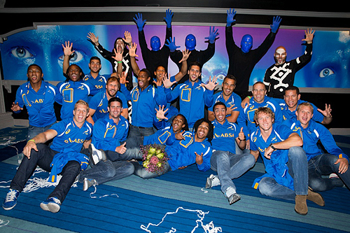 1.29.14 South Africa Rugby Team Poses with Blue Man Group Cast Members at Monte Carlo Resort and Casino Credit Erik Kabik 2