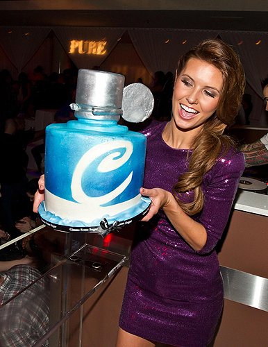 Audrina_Patridge_PURE_Nightclub_cake