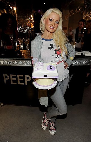 PEEPSHOWs_1000_Show_Feb._6_Holly_Madison_Credit_Denise_Truscello