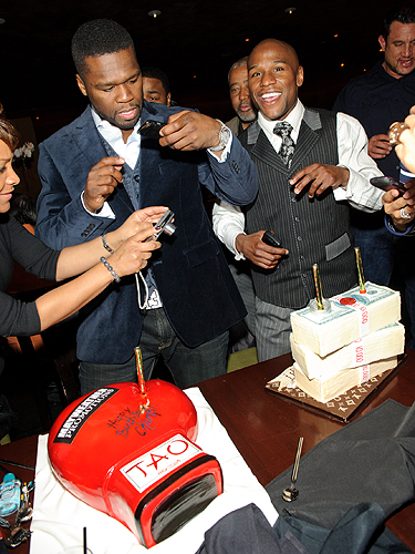 50_Cent_and_Floyd_Mayweather_at_TAO_LV