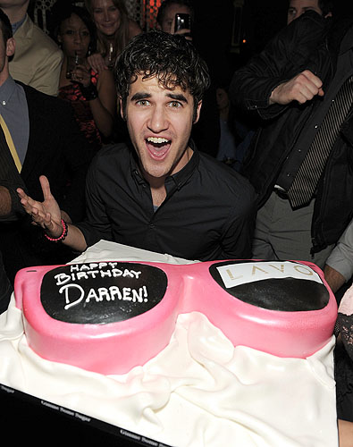 Darren_Criss_bday_cake_at_LAVO_LV