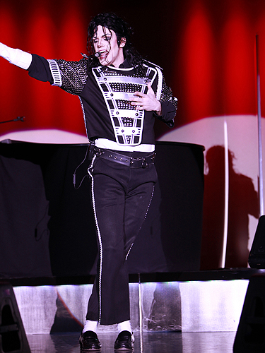Michael_Firestone_performing_as_Michael_Jackson_-_Photo_courtesy_of_THE_REEL_AWARDS_MG_1895