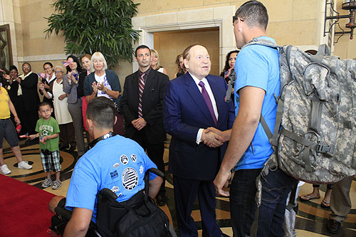 Mr._Adelson_greets_wounded_veteran