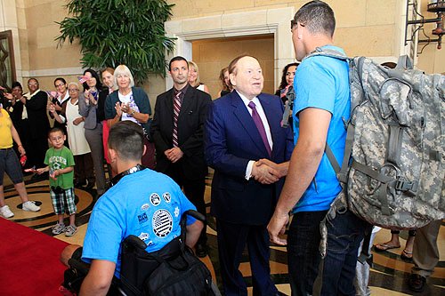 Mr._Adelson_greets_wounded_veteran