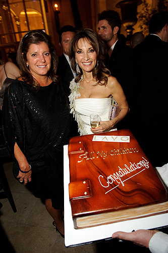 Susan_Lucci_with_colleague_at_LAVO__cake