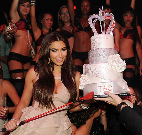 Kim_Kardashian_cake_TAO