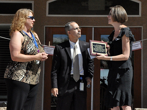 Jennifer_Morss_presenting_Plaques_to_Whitright_and_Bostler