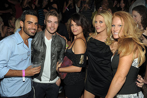 Josh_Henderson_2nd_from_left_with_Stephanie_Pratt_2nd_from_right_and_Erin_Tietsort_r_with_friends_at_LAVOs_2_yr_anniversary_weekend_celebration_at_TAO