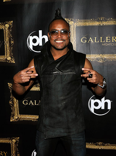 apl.de.ap_gave_two_peace_signs_as_he_walked_the_red_carpet_at_Gallery_Nightclub