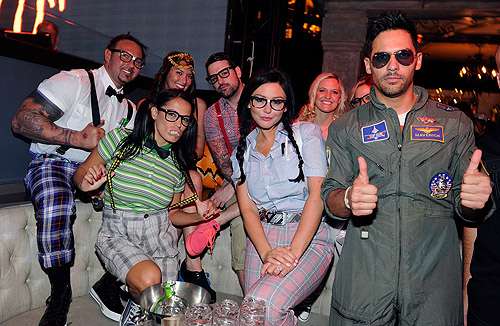 Jenni_JWoww_Farley_and_her_friends_dress_as_nerd_s_for_Halloween_and_pose_for_a_photo_in_the_VIP_booth_at_Chateau_Nightclub