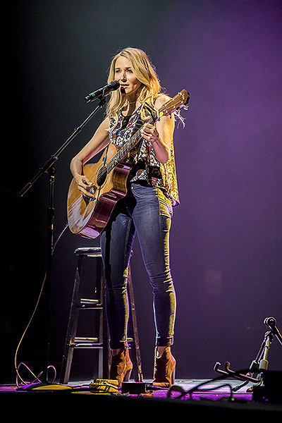 Jewel performs at Vegas Cares Benefit Nov. 5 2017