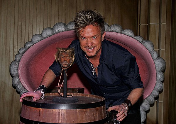 2018 02 07 Golden Tiki Zowie Bowie s Chris Phillips and his Shrunken Head