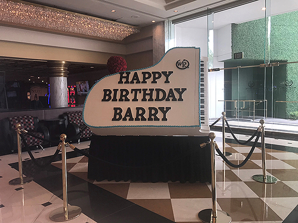 Barry Manilow cake