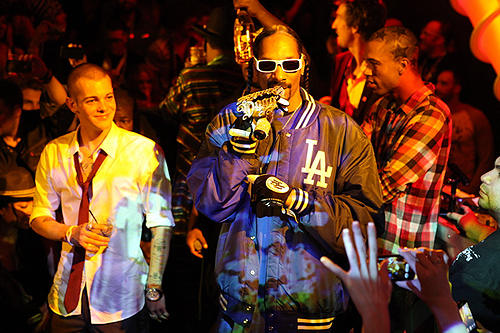 Ryan_Sheckler_and_Snoop_Dogg_at_Moon_Nighclub_Credit_Joe_Fury_9_Group