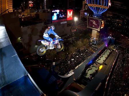 001-robbiemaddisonfreefallcchristianpondella_redbull