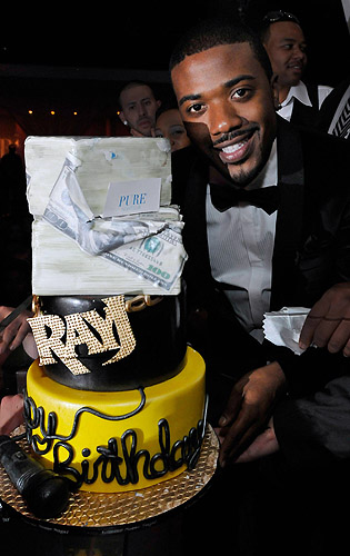 Ray_J_PURE_Nightclub_Bday_Cake_1.15.11