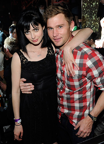 Krysten_Ritter_and_Brian_Geraghty_at_TAO
