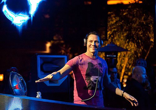 XS_-_Tiesto_-_credit_Erik_Kabik