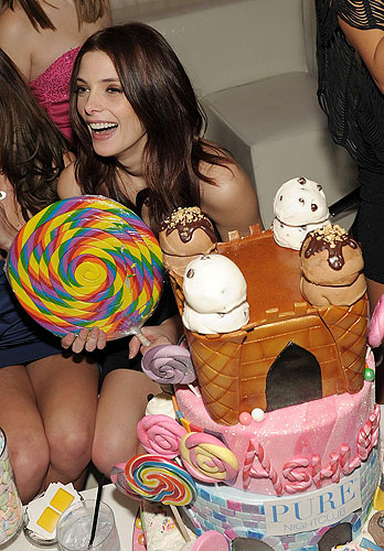 Ashley_Greene_PURE_Nightclub_birthday_cake3