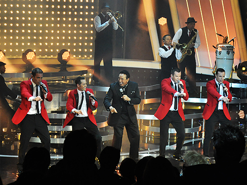Smokey Robinson Andrew Tiernet Mike Tierney Phil Burton Toby Allen Human Nature Venetian Sands Showroom Credit Stephen Thorburn 20930