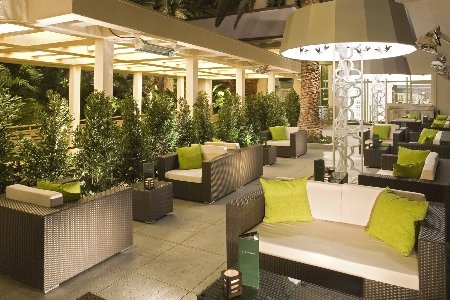 003-rhumbarpatio-night