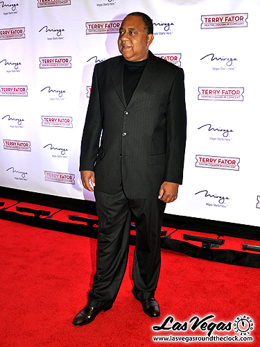 Barry_Shabaka_Henley_-_Terry_Fator_208