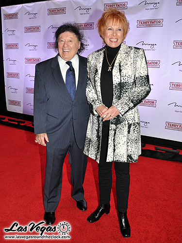 Marty_Allen_and_Karon_Kate_-_Terry_Fator_136