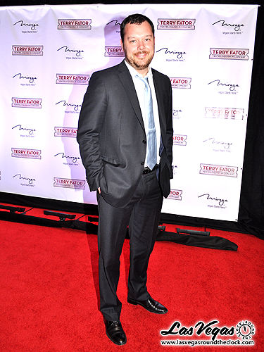 Michael_Gladis_-_Terry_Fator_130