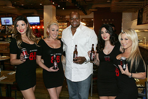 Frank Thomas with Big Hurt Beer and promotional models