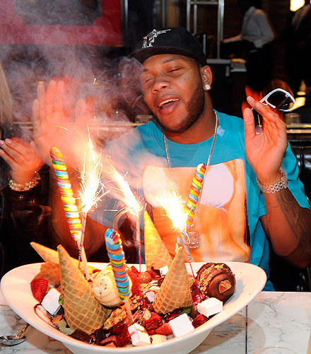 Flo_Rida_with_King_Kong_Sundae