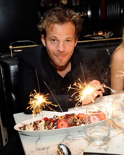 Stephen_Dorff_with_ice_cream_sundae_at_Sugar_Factory