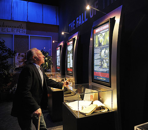 The_Mob_Experience_James_Caan_4