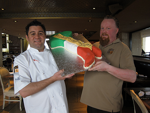 _OBrien_receive_b-day_cake_in_the_shape_of_Italy_at_the_April_9_class._Credit_9_Group