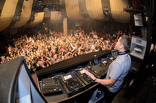Kaskade_at_Marquee_Nightclub