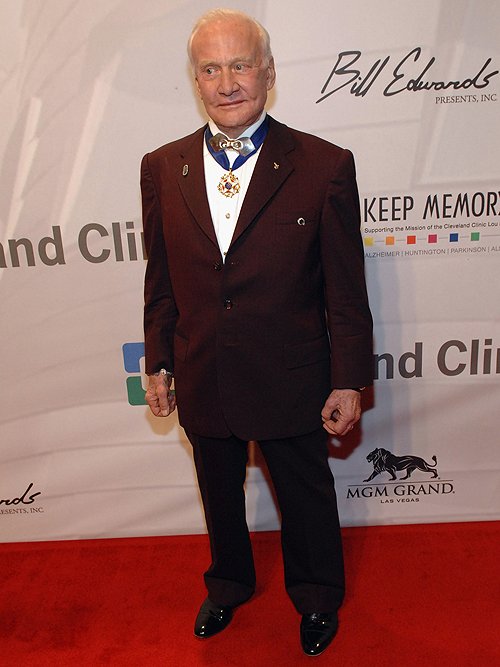 Buzz Aldrin 166664256