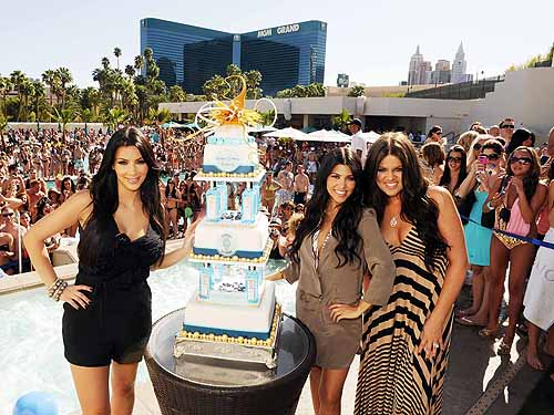 KourtneyKimandKhloeKardashianatWETREPUBLICLasVegas
