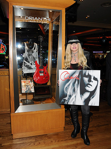 4.25.13 Orianthi Unveils Her New Memorbilia Case Exclusively at Hard Rock Hotel and Casino credit Scott Harrison