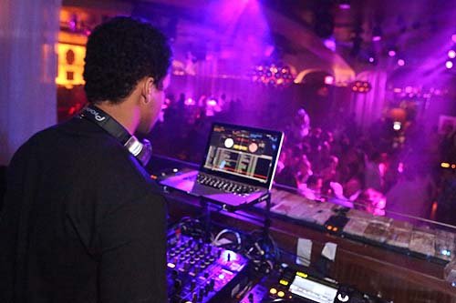 DJ_Connor_Cruise_during_set_at_Hyde_Bellagio_Las_Vegas_4.20.12_2