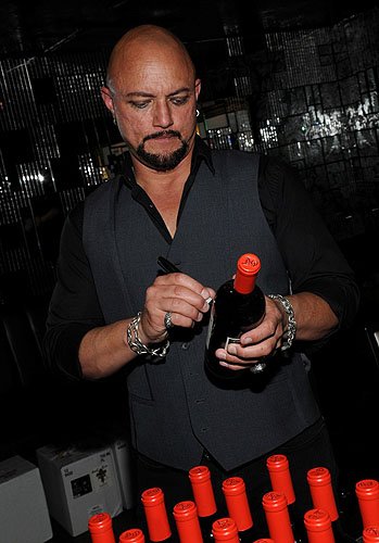 Geoff_Tate_signing_bottles