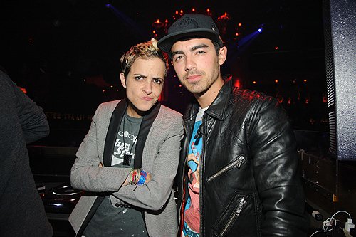 Samantha_Ronson_and_Joe_Jonas_at_TAO