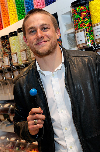 Charlie_Hunnam_with_Couture_Pop