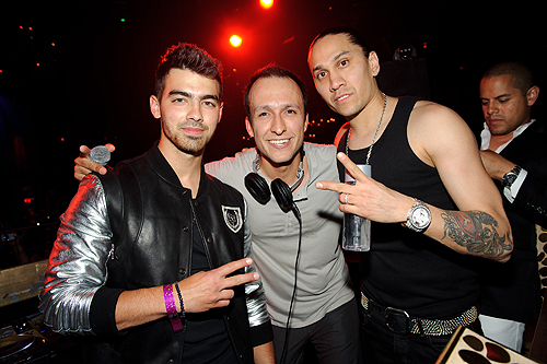 Joe_Jonas_DJ_Vice_and_Taboo_at_TAO