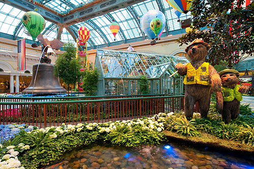 BellagioConservatory-Summer-2011-FishingBears