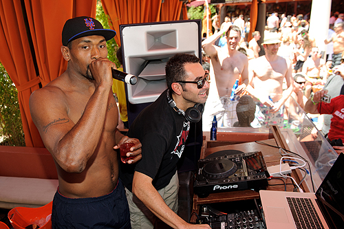 Ron_Artest_with_DJ_Jason_Lema_at_TAO_Beach
