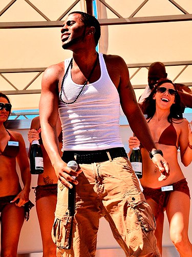 Jason_Derulo_enjoys_Ditch_Fridays_pool_party_at_Palms_Casino_Resort_in_Las_Vegas_6.8.12