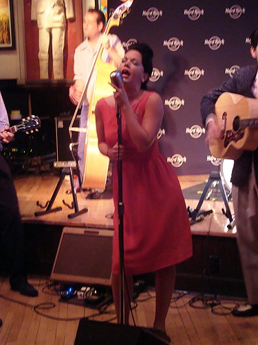 Judy_Thorburn_Million_Dollar_Quartet_Hard_Rock_Cafe_2311