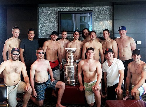 LA_Kings_with_Stanley_Cup_at_Palms_Casino_Resort_in_Las_Vegas_6.15.12