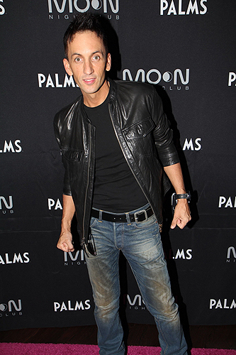 clinton_on_carpet_photo_by_Joe_Fury